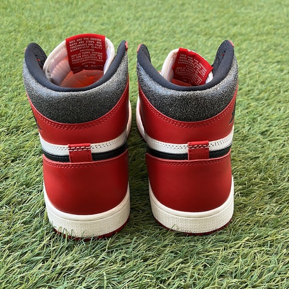 Air Jordan 1 Retro High OG - Picture 3 of 6
